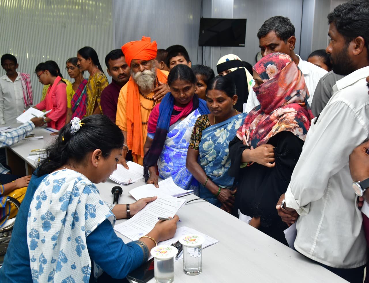 'ప్రజావాణి' దరఖాస్తుల పరిష్కారానికి ప్రాధాన్యత ఇవ్వాలి  జిల్లా కలెక్టర్ చిత్రా మిశ్రా 